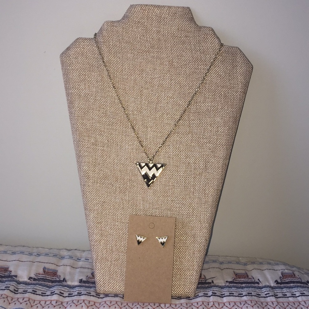 Chevron print adjustable necklace and earring set